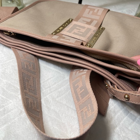 💗RARE FENDI Crossbody Bag - Picture 6 of 16